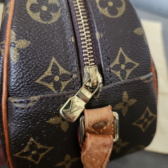 Louis Vuitton Blois Crossbody - Picture 4 of 16